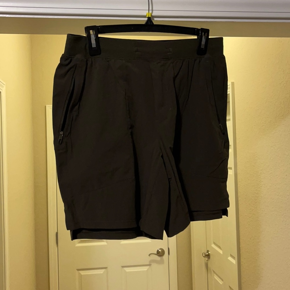Lululemon License To Train Shorts Size L OLIVE